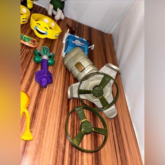 Random Junk Drawer Toy Lot - Picture 10 of 14